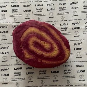 RARE Lush Cinnamon Roll bubble bar